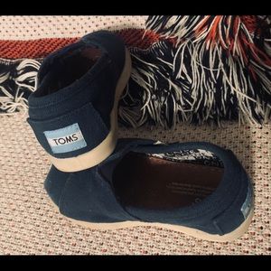 🔥 SOLD 🔥 Toddler Toms
